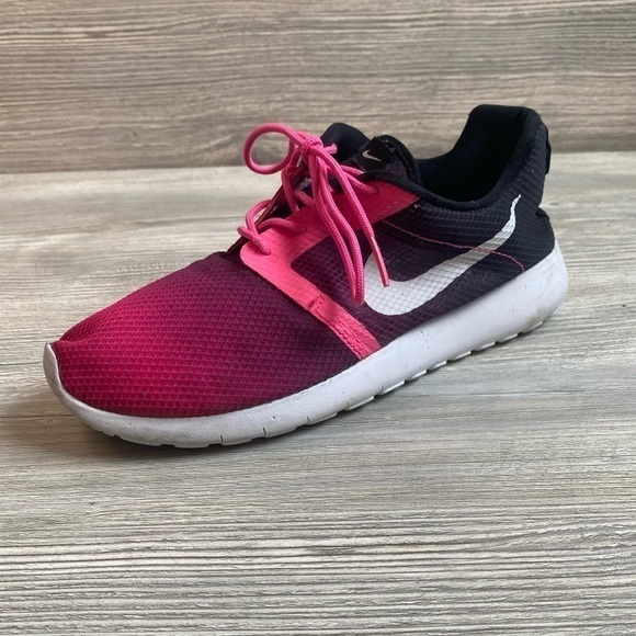Nike Roshe Run flight weight Y6 or woman’s 7.5 ombré pink to black running shoe - Picture 1 of 13